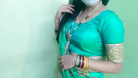 Shikha Bhabhi ki choot ka pani nikal gya