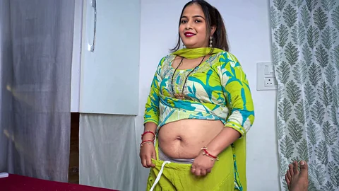 Newly Married Bahu Wants to Learn How to Give Perfect Blowjob sasur Bahu Hindi Close up Blowjob Video.