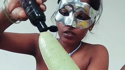 Desi lady Put bra inside the pussy
