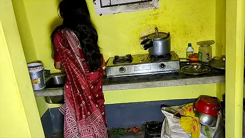 Hot Indian Desi Bhabhi in a Sensual Mood