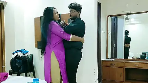 Indian Hot housewife sex with clear Hindi Audio