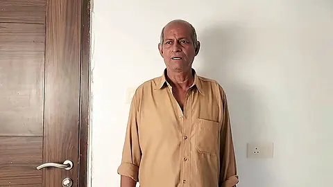 Desi Malkin seduce by her servant and old man while her pussy excited for the sex