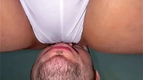 la mejor chupada de vagina con mucha saliva pov en primer plano