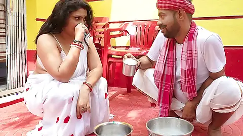 Desi Indian Doodhwala Fucks Desi Indian Horny Bhabhiji Outdoor when her husband not at home (Hindi Audio)