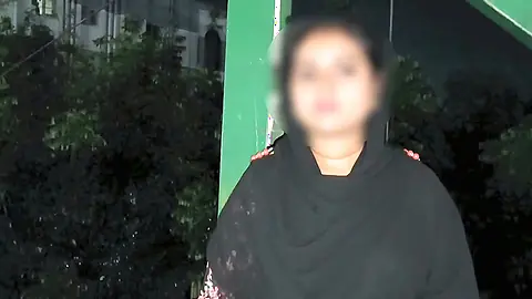 Outdor indian Bangla Girl Fucking time Video.