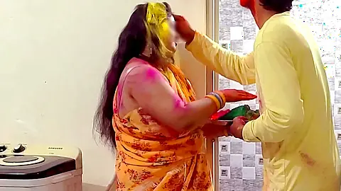 होली पर देवर - भाभी की रंगीन मस्ती।