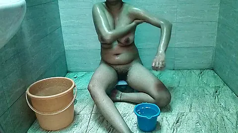 Indian village girl tight pussy outdoor bath video, desi beautiful girl xxx video